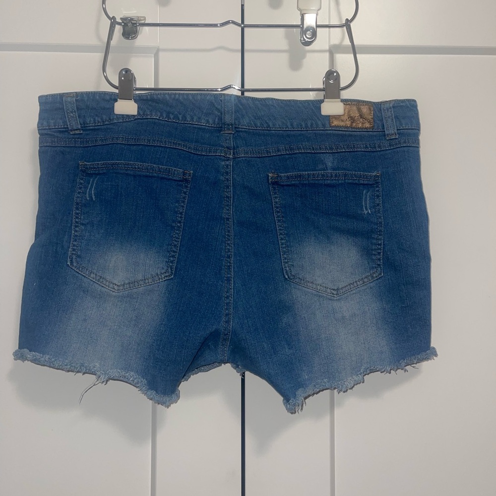One 5 One Woman Distressed Denim Shorts 18W Raw Hem Stretch - Picture 6 of 7